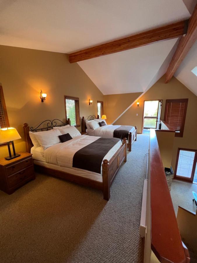 Sunshine Coast Resort Madeira Park Экстерьер фото
