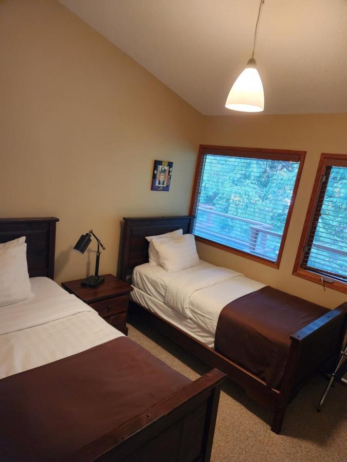Sunshine Coast Resort Madeira Park Экстерьер фото